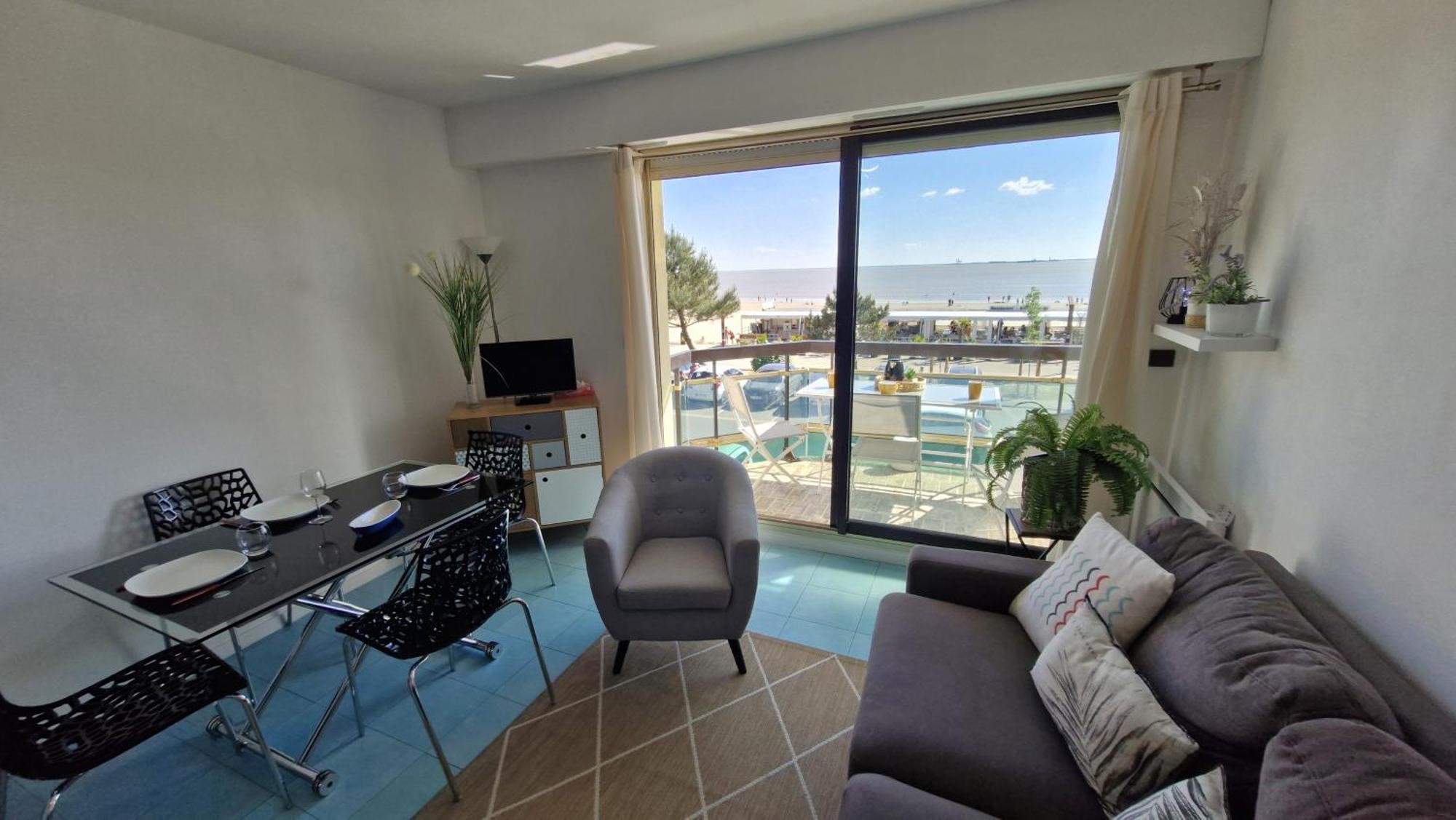 Saint Georges De Didonne - Pleine Vue Mer Pour Ce Studio Cabine Face A La Plage Kültér fotó
