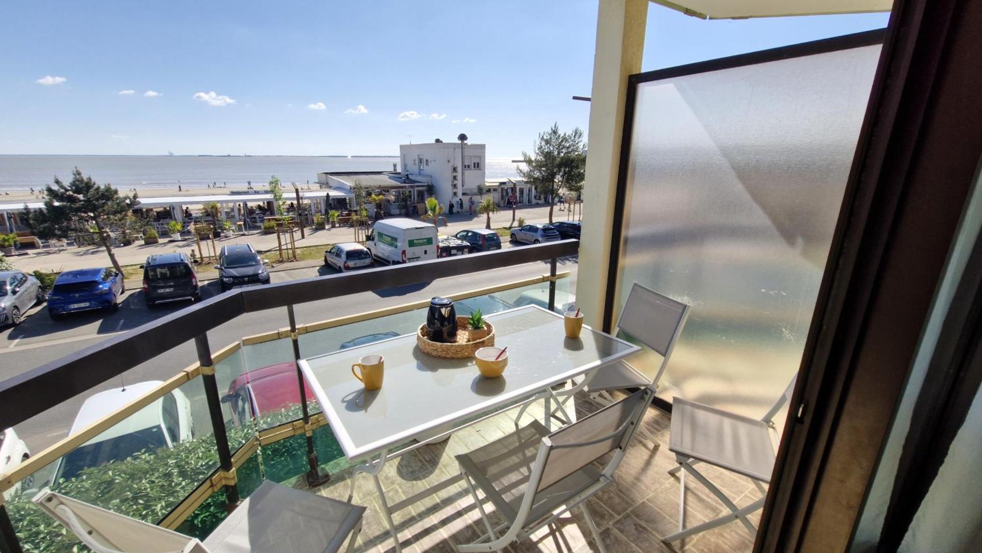 Saint Georges De Didonne - Pleine Vue Mer Pour Ce Studio Cabine Face A La Plage Kültér fotó