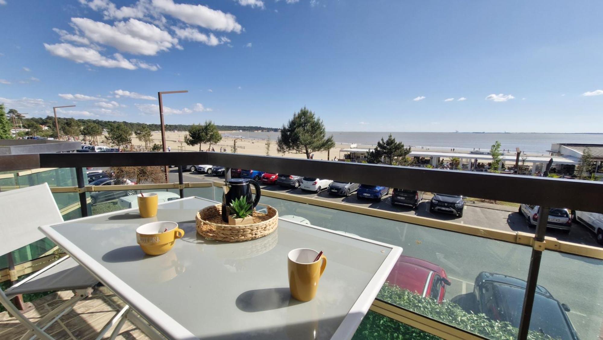 Saint Georges De Didonne - Pleine Vue Mer Pour Ce Studio Cabine Face A La Plage Kültér fotó