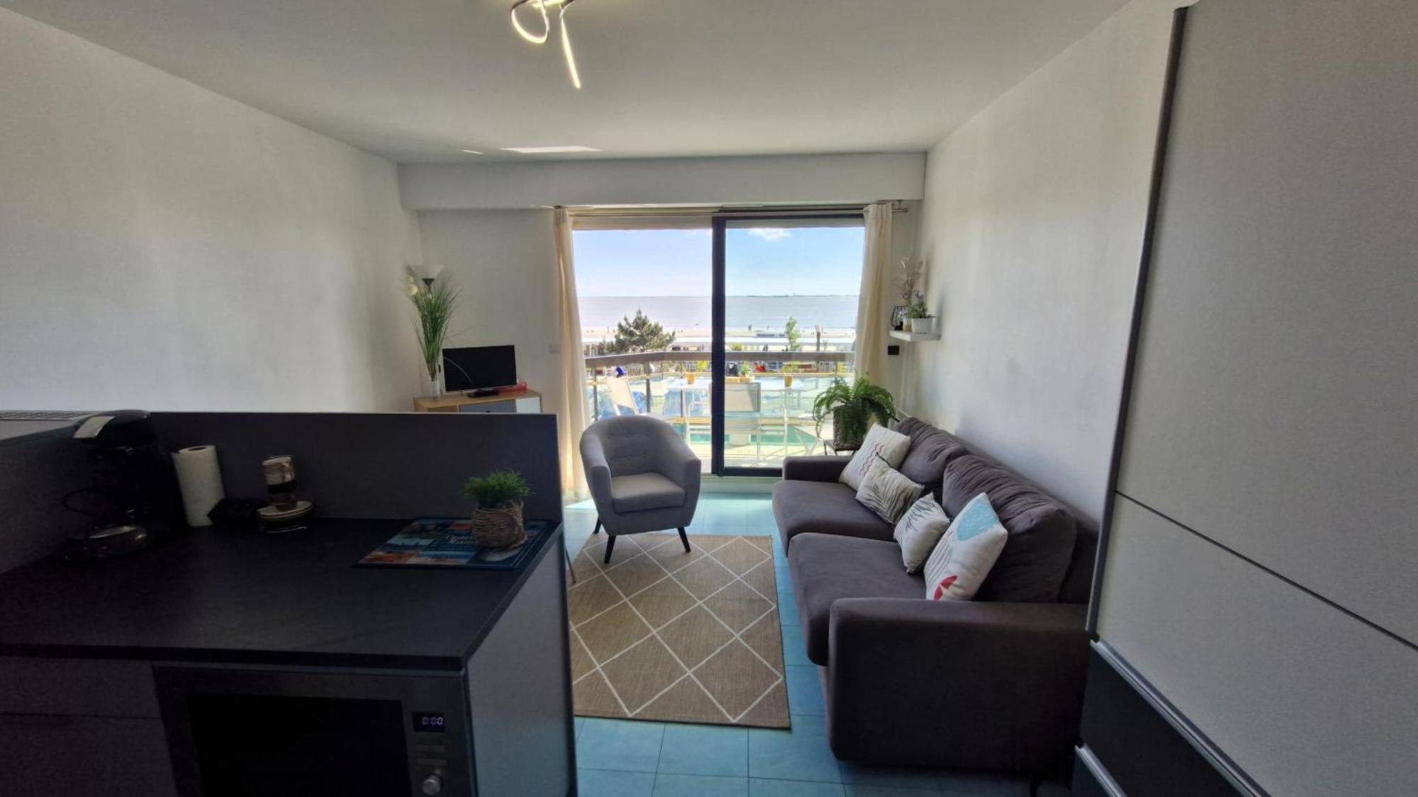 Saint Georges De Didonne - Pleine Vue Mer Pour Ce Studio Cabine Face A La Plage Kültér fotó
